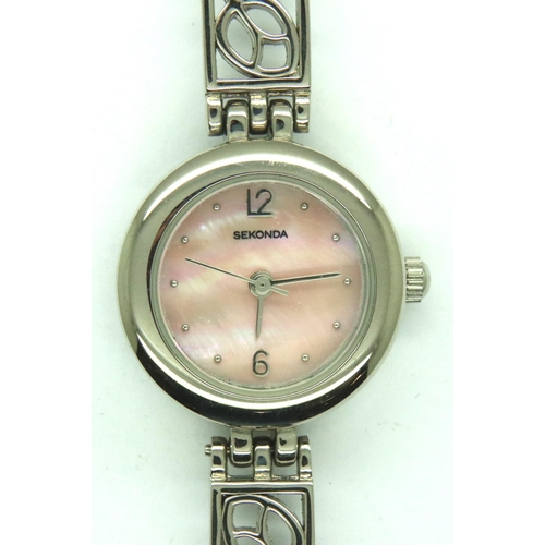 171 - Boxed ladies Swiss sports and Sekonda wristwatches and a boxed gents Pulsar. P&P Group 1 (£14+VAT fo... 