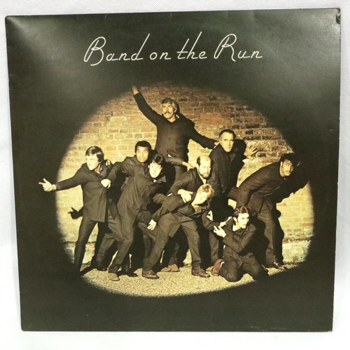 393 - Wings Band on The Run, black white and silver label, YEX929-2 PAS 10007, with poster. P&P Group 1 (£... 