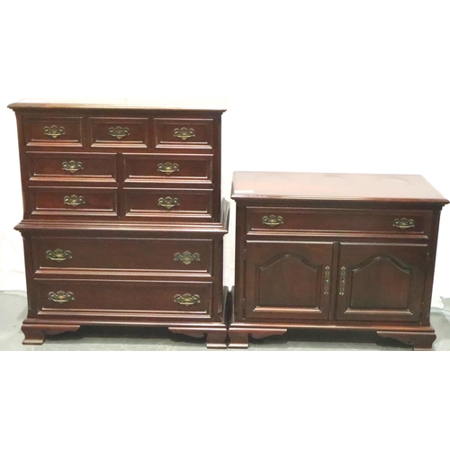 3132 - Gibbard reproduction mahogany chest of drawers, having sectioned top drawer above six further drawer... 