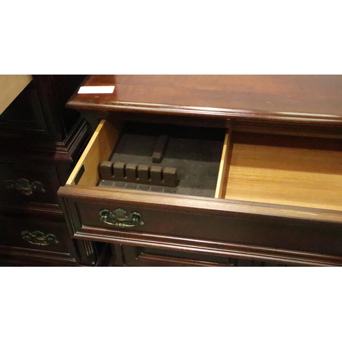 3132 - Gibbard reproduction mahogany chest of drawers, having sectioned top drawer above six further drawer... 