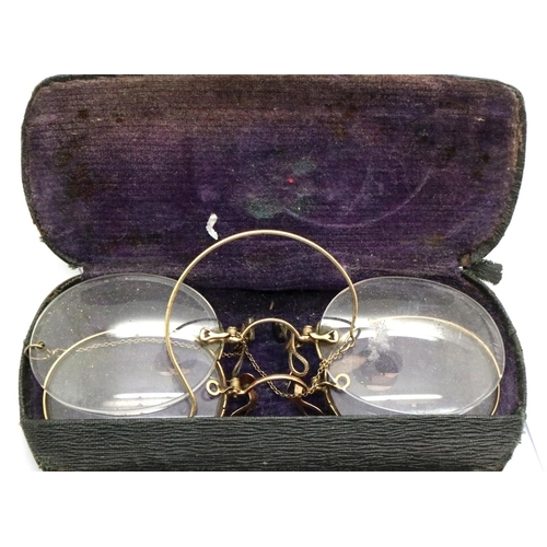 90 - Two pairs of Victorian spectacles. P&P Group 1 (£14+VAT for the first lot and £1+VAT for subsequent ... 