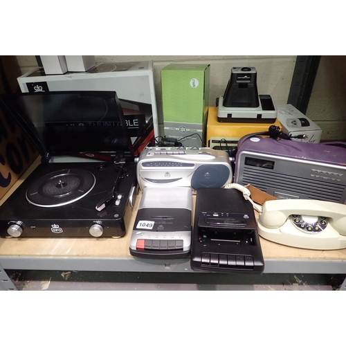 1049 - Mixed electrical lot including Stylo record player, Viewquest DAB radio, cassette players, cassette ... 