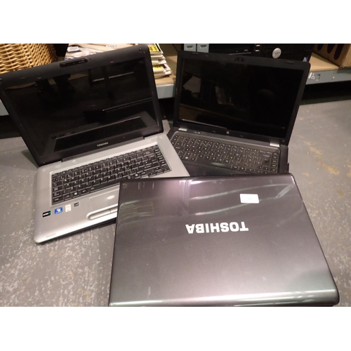 1061 - HP laptop computer, operating windows 7, with two Toshiba laptops, all not working (3). Not availabl... 