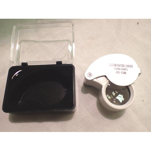 1085 - Cased jewellers illuminated LED light 40 x 25 loupe. P&P Group 1 (£14+VAT for the first lot and £1+V... 