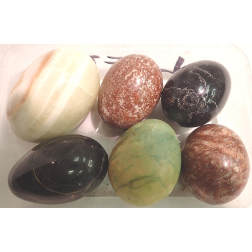 1112 - Six carved hardstone eggs. P&P Group 2 (£18+VAT for the first lot and £3+VAT for subsequent lots)