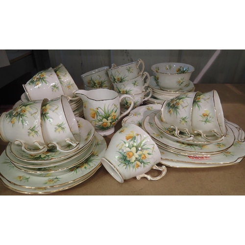 1180 - Hammersley tea set in the Daffodil pattern (39). Not available for in-house P&P, contact Paul O'Hea ... 