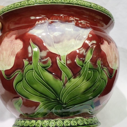 221 - Victorian Majolica Art Nouveau jardiniere, H: 22 cm. P&P Group 3 (£25+VAT for the first lot and £5+V... 