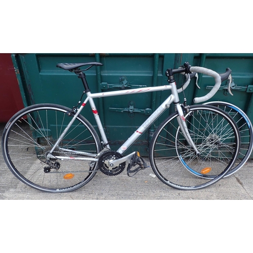 1012A - Decathlon Sport 21 speed mens racing bike, 20 inch frame, alloy wheels 622H13C plus spare wheel with... 