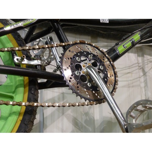 1011 - GT Performance BMX bike, serial number GE/92459FY16505. Not available for in-house P&P, contact Paul... 