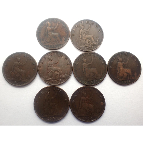 3008 - Eight Bun Head Victorian farthings. P&P Group 0 (£5+VAT for the first lot and £1+VAT for subsequent ... 