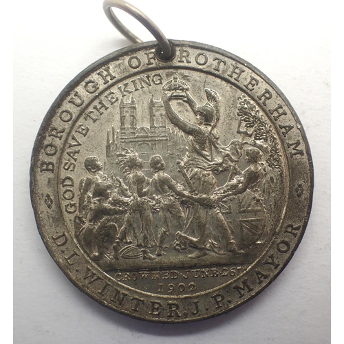 3036 - 1902 commemorative medallion, Edward VII and Queen Alexandra. P&P Group 0 (£5+VAT for the first lot ... 