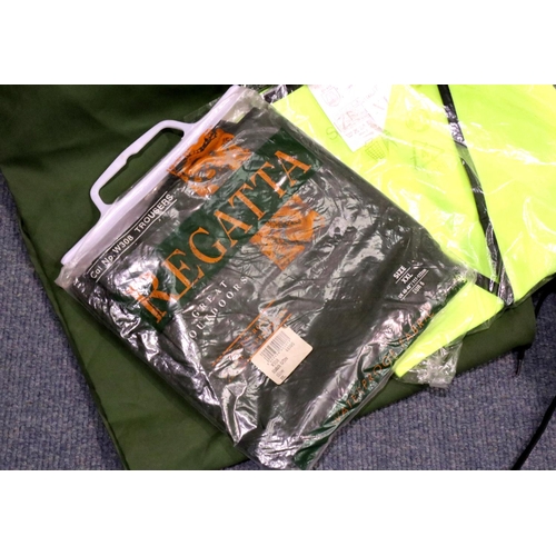 2021 - Quantity of fishing/hunting apparel to include waterproofs. P&P Group 2 (£18+VAT for the first lot a... 