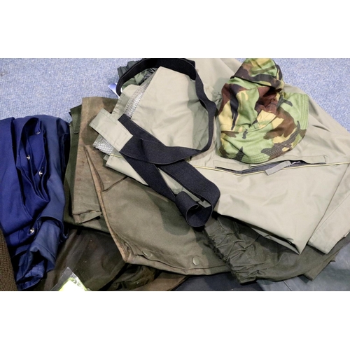 2021 - Quantity of fishing/hunting apparel to include waterproofs. P&P Group 2 (£18+VAT for the first lot a... 