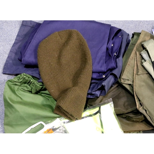 2021 - Quantity of fishing/hunting apparel to include waterproofs. P&P Group 2 (£18+VAT for the first lot a... 