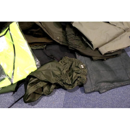 2021 - Quantity of fishing/hunting apparel to include waterproofs. P&P Group 2 (£18+VAT for the first lot a... 