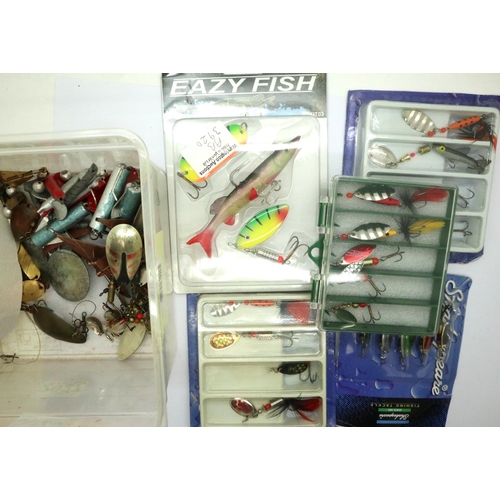 2027 - Mixed fishing lures, some unopened. P&P Group 1 (£14+VAT for the first lot and £1+VAT for subsequent... 