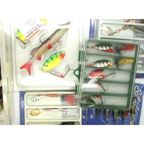 2027 - Mixed fishing lures, some unopened. P&P Group 1 (£14+VAT for the first lot and £1+VAT for subsequent... 