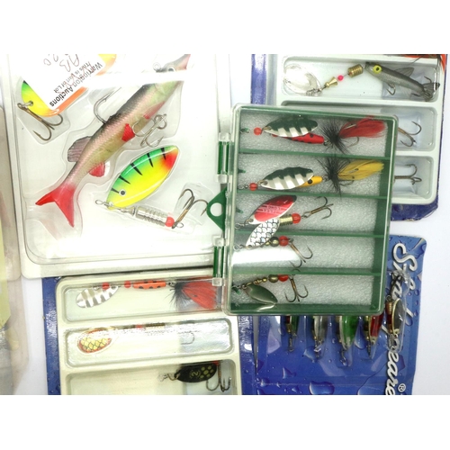 2027 - Mixed fishing lures, some unopened. P&P Group 1 (£14+VAT for the first lot and £1+VAT for subsequent... 