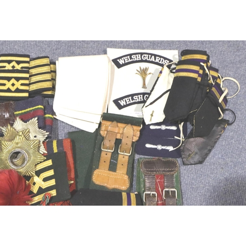 2079 - Large quantity of British Military and Naval uniform components and insignia. P&P Group 2 (£18+VAT f... 