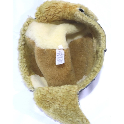 2146 - A reproduction WWI sheep skin flying helmet. P&P Group 2 (£18+VAT for the first lot and £3+VAT for s... 