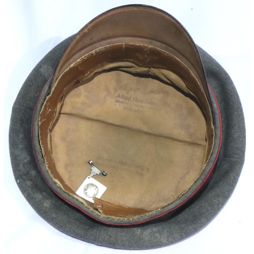 2152 - Imperial German WWI officers visor cap, together with sweetheart brooch. P&P Group 2 (£18+VAT for th... 