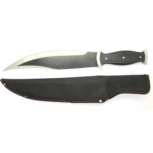 2190 - Frost USA hunting knife with sheath, blade L: 23 cm. P&P Group 2 (£18+VAT for the first lot and £3+V... 