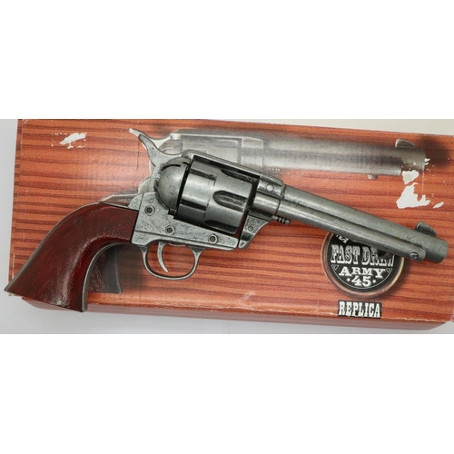 2199 - Kolser Colt single action Army replica with six dummy shells for caps, boxed. P&P Group 2 (£18+VAT f... 