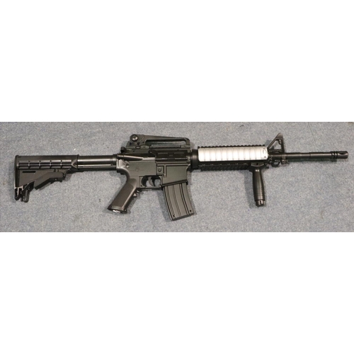 2200 - Un-branded AR-15 electric BB assault rifle AEG with charger, working at lotting. P&P Group 2 (£18+VA... 