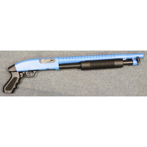 2201 - Airsoft Mosbery style 6mm pump action shotgun, spring power. P&P Group 2 (£18+VAT for the first lot ... 