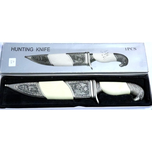 2300 - Large boxed stainless steel hunting knife, blade L: 19 cm. P&P Group 2 (£18+VAT for the first lot an... 