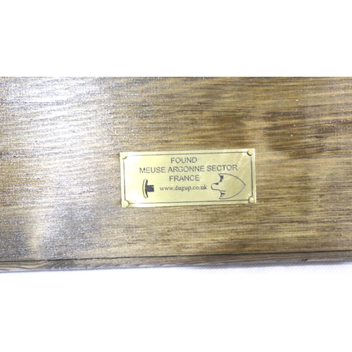 2318 - Relic British WWI bayonet mounted on a pine plinth. P&P Group 2 (£18+VAT for the first lot and £3+VA... 