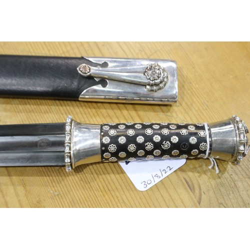 2282 - Fine matching Damascus steel sword and dagger, the hybrid pattern being based on the Celtic longswor... 