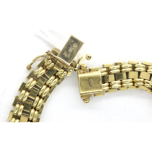 12 - 9ct gold bracelet, L: 19 cm, 17.8g. All links appear good with no damages, clasp is a little loose b... 