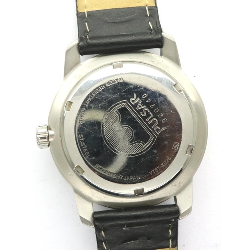 205 - Pulsar: gents kinetic wristwatch, working at lotting. P&P Group 1 (£14+VAT for the first lot and £1+... 