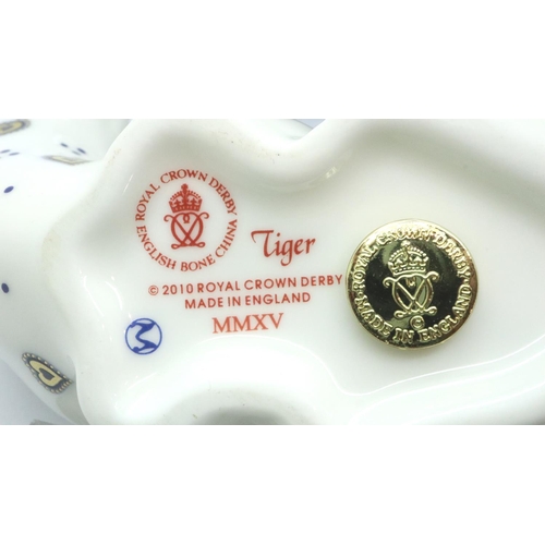 247 - Boxed Royal Crown Derby Tiger paperweight, with gold stopper, L: 10 cm. No cracks, chips or visible ... 