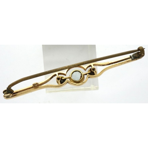 39 - 15ct gold aquamarine and seed pearl set brooch, L: 55 mm, 2.7g (steel pin). P&P Group 1 (£14+VAT for... 