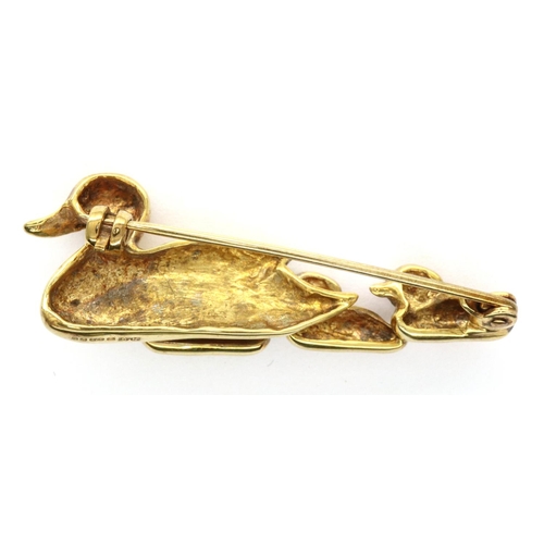 71 - 9ct gold Duck and Ducklings brooch, L: 40 mm, 7.2g. P&P Group 1 (£14+VAT for the first lot and £1+VA... 