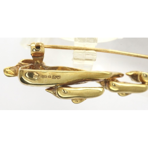 71 - 9ct gold Duck and Ducklings brooch, L: 40 mm, 7.2g. P&P Group 1 (£14+VAT for the first lot and £1+VA... 