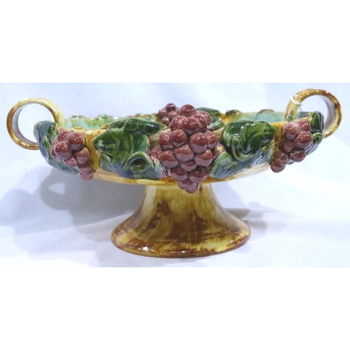 277 - St Peter Graz Austrian Majolica pedestal fruit bowl, D: 30 cm. P&P Group 3 (£25+VAT for the first lo... 