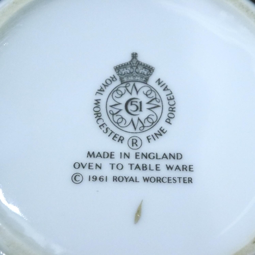 286 - Royal Worcester ceramics in the Evesham pattern (18). Not available for in-house P&P