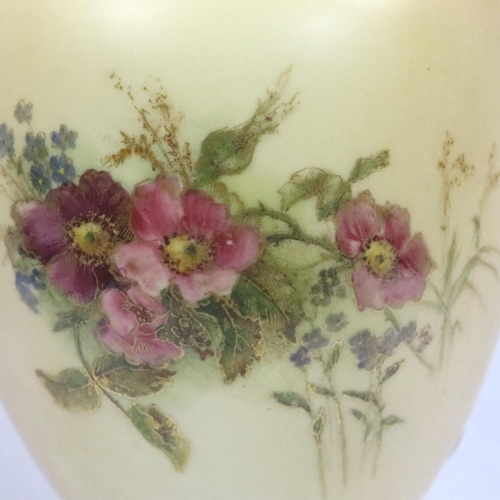 293 - Royal Worcester ewer, H: 29 cm. P&P Group 3 (£25+VAT for the first lot and £5+VAT for subsequent lot... 