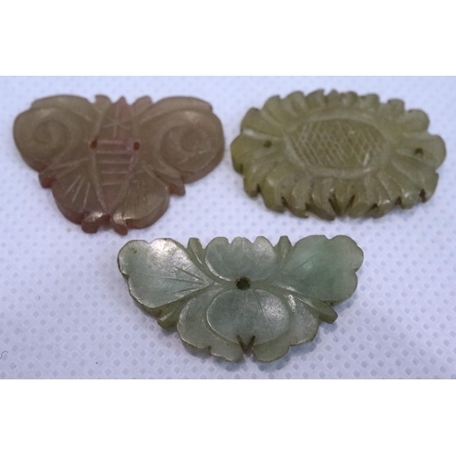 325 - Mixed early Oriental carved jade attachments and buttons, largest L: 28 mm. P&P Group 1 (£14+VAT for... 