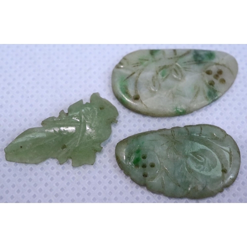 325 - Mixed early Oriental carved jade attachments and buttons, largest L: 28 mm. P&P Group 1 (£14+VAT for... 