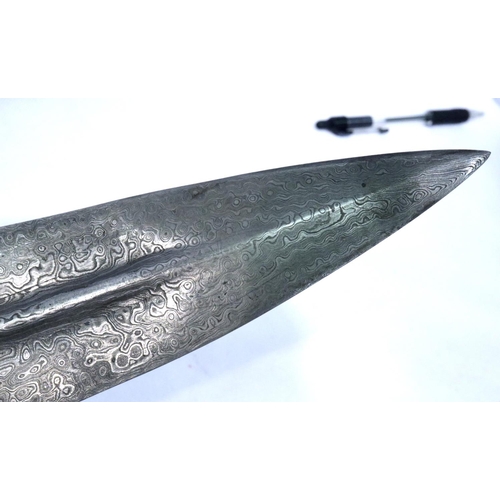 2288 - A fine Indian Mughal Empire katar or thrusting dagger, having a Damascus steel blade, the hilt and s... 