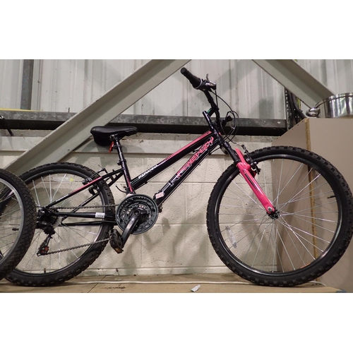 1002 - Piranha Frenzy girls bike, 18 Shimano speed with 13 inch frame. Not available for in-house P&P