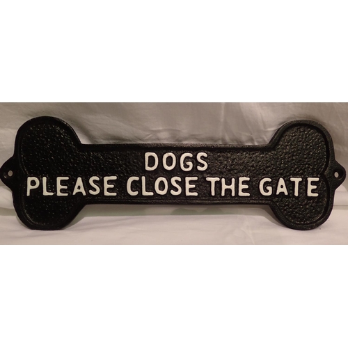 1030 - Cast iron Dogs, please close the gate sign, L: 32 cm. P&P Group 1 (£14+VAT for the first lot and £1+... 