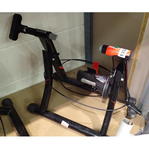 1032 - Volare C Mag bike trainer with five resistance levels. Not available for in-house P&P