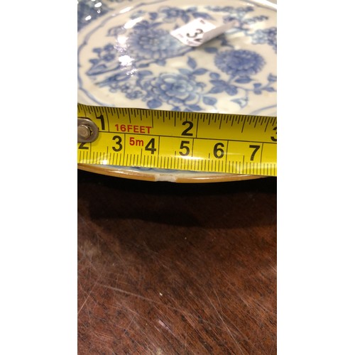 324 - Chinese ceramic plate with floral decoration, D: 23 cm. Chip to rm approximately 6 mm, some firing i... 