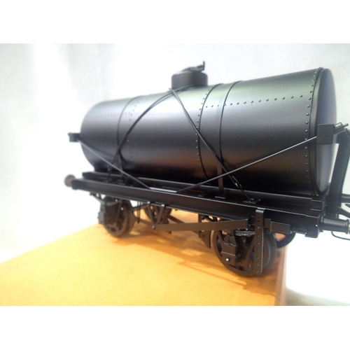 2034 - Gauge 1 San Cheng brass tank car in plain satin black finish, in excellent condition. P&P Group 1 (£... 