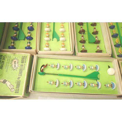 2097 - Mixed Subbuteo items. P&P Group 3 (£25+VAT for the first lot and £5+VAT for subsequent lots)